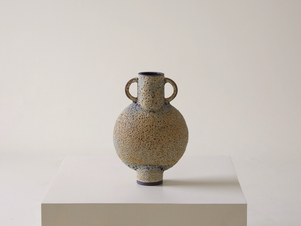 Amphora Vessel in Luna