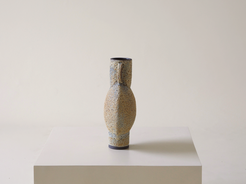 Amphora Vessel in Luna